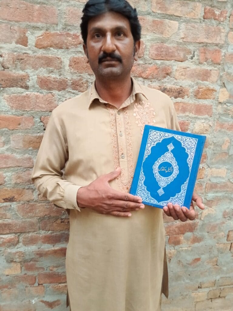 Free Urdu Bible Distribution