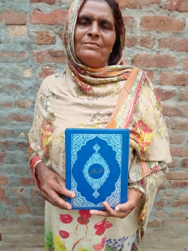 Free Urdu Bible Distribution