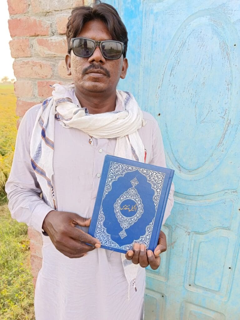 Free Urdu Bible Distribution